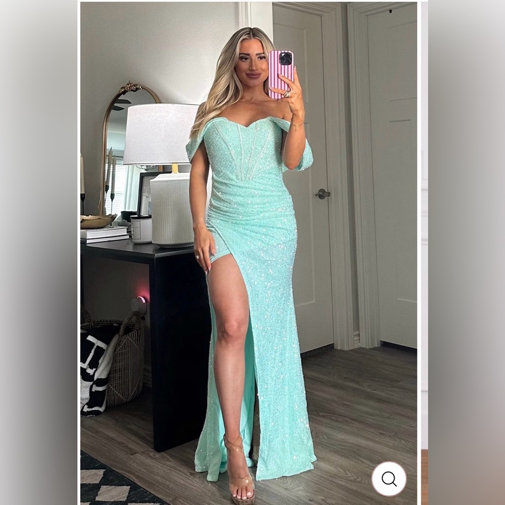 Elegant Off-Shoulder Mint Green Dress